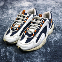 Load image into Gallery viewer, Vintage White &amp; Navy Hi-Tec Trainers | Size 5
